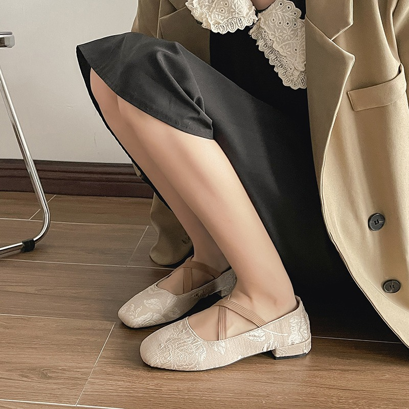 รองเท้าแฟลตไซส์ใหญ่ ปี 2025 สำ - Women'S Fashion Spring 2025 บทวิจารณ์และราคา
