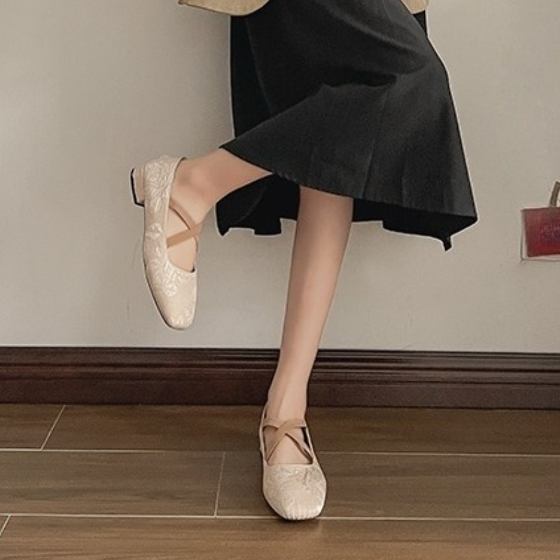 รองเท้าแฟลตไซส์ใหญ่ ปี 2025 สำ - Women'S Fashion Spring 2025 บทวิจารณ์และราคา